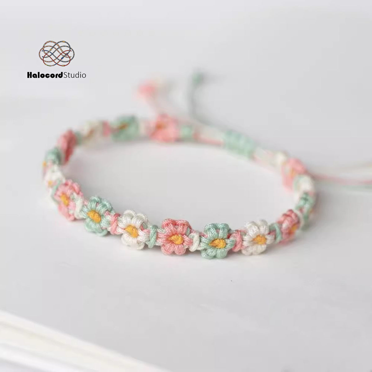 Handmade daisy braided bracelet - Pink Green
