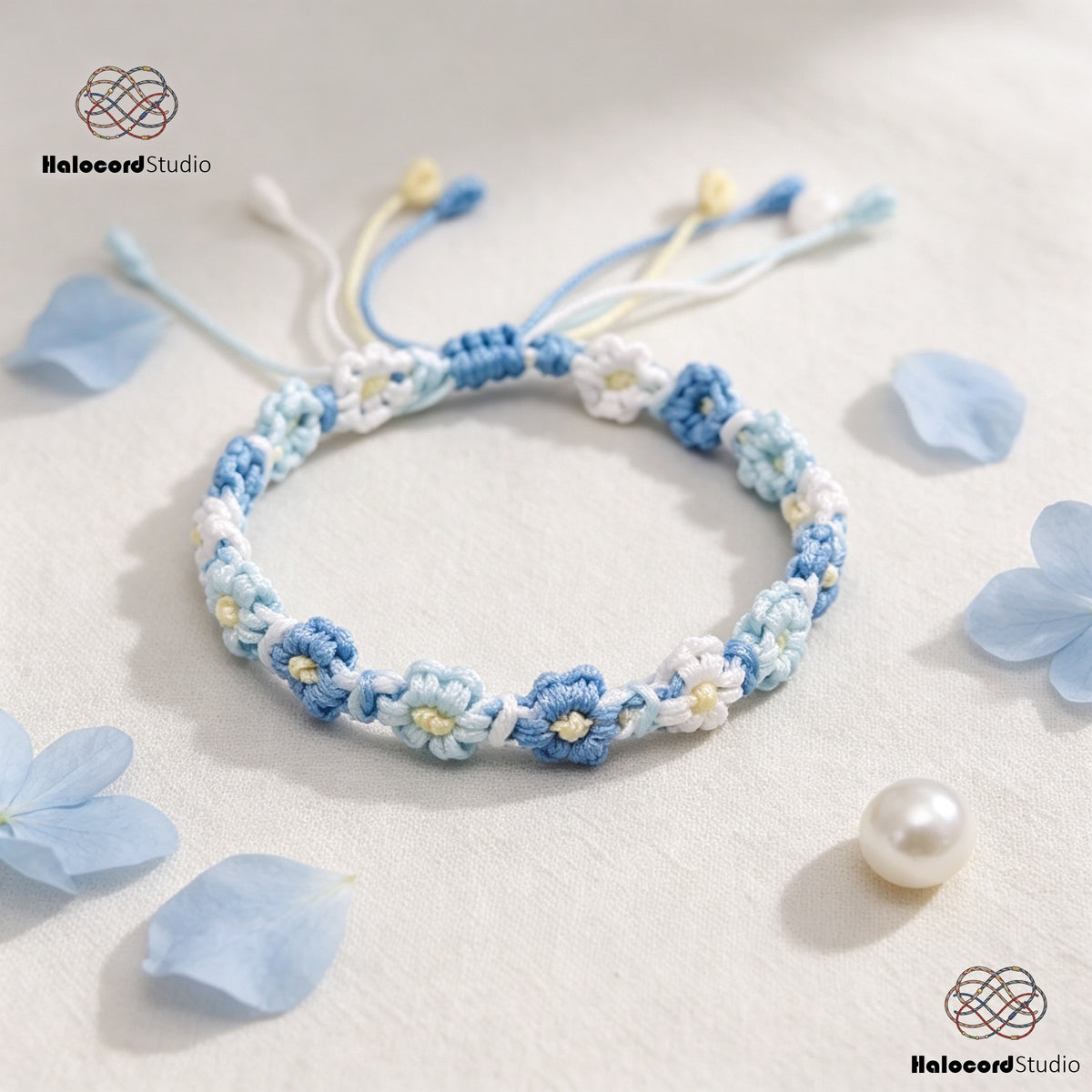 Handmade daisy braided bracelet - Blue